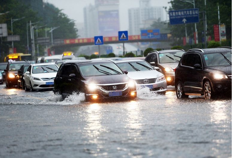 汽車進水